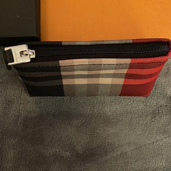 BURBERRY COIN PURSE GREAT CONDITION - Picture 6 of 8